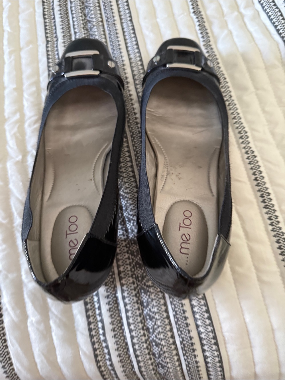 Rare Find- 13M me too Black Patent and Matte Buckle Ballet Heels